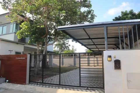 Casa de 4 dormitorios en Pattaya, Tailandia № 155599 - foto 3
