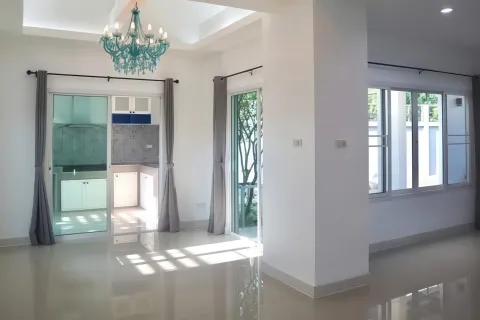 Casa de 4 dormitorios en Pattaya, Tailandia № 155599 - foto 8