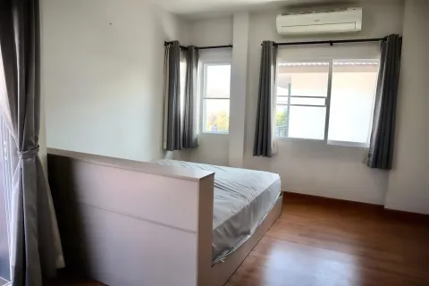 Casa de 4 dormitorios en Pattaya, Tailandia № 155599 - foto 17