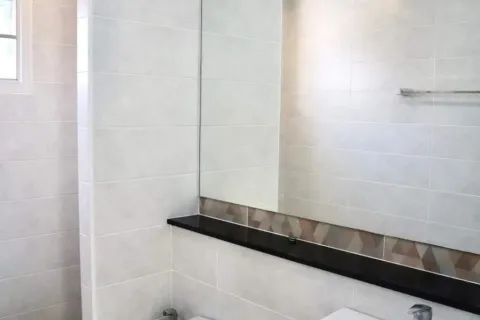Casa de 4 dormitorios en Pattaya, Tailandia № 155599 - foto 15