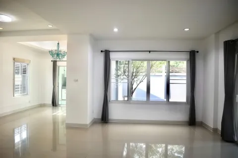 Casa de 4 dormitorios en Pattaya, Tailandia № 155599 - foto 6
