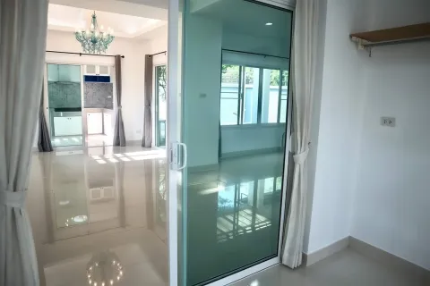 Casa de 4 dormitorios en Pattaya, Tailandia № 155599 - foto 9