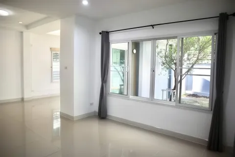 Casa de 4 dormitorios en Pattaya, Tailandia № 155599 - foto 7