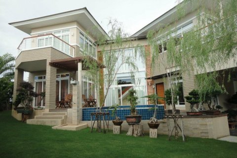 Casa de 3 dormitorios en Pattaya, Tailandia № 47438