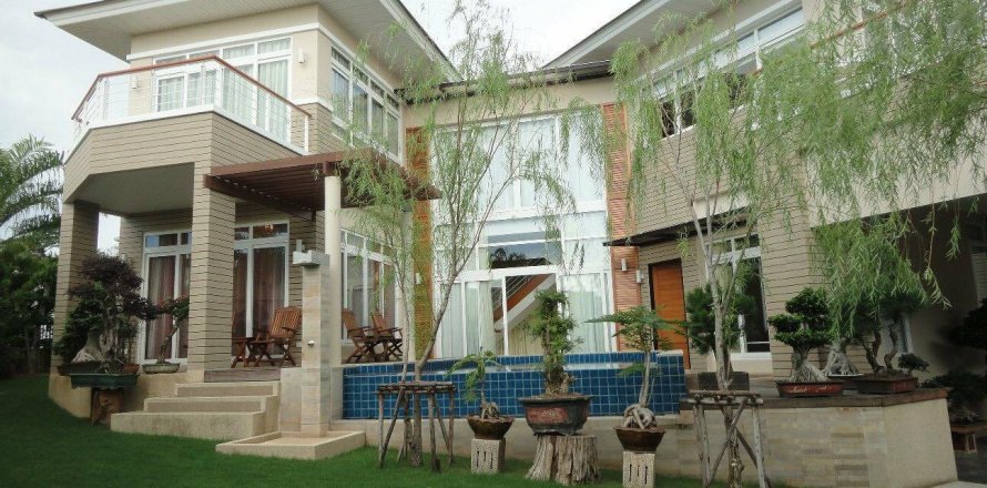 Casa de 3 dormitorios en Pattaya, Tailandia № 47438