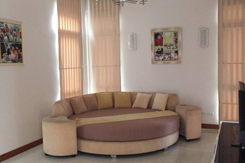 Casa de 3 dormitorios en Pattaya, Tailandia № 47438 - foto 2