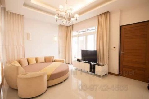 Casa de 3 dormitorios en Pattaya, Tailandia № 47438 - foto 4