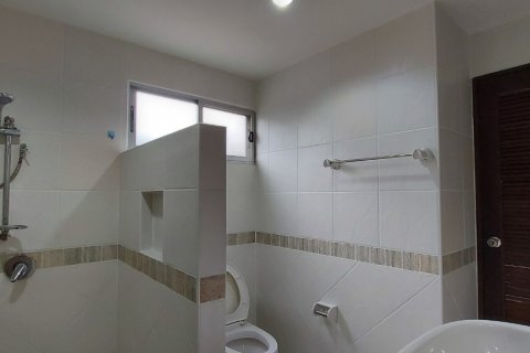 Casa de 3 dormitorios en Pattaya, Tailandia № 47440 - foto 18