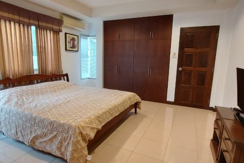 Casa de 3 dormitorios en Pattaya, Tailandia № 47440 - foto 20