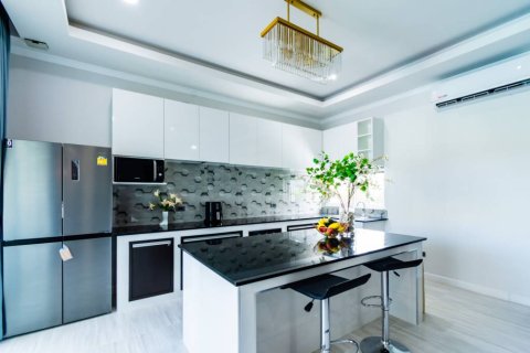 Chalet de 3 dormitorios en Hua Hin, Tailandia № 152404 - foto 8