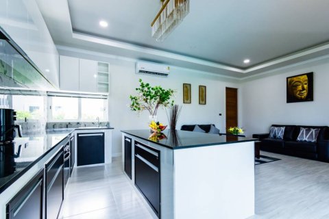 Chalet de 3 dormitorios en Hua Hin, Tailandia № 152404 - foto 6