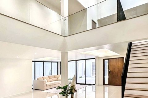 Dúplex de 3 dormitorios en Suan Luang, Bangkok, Tailandia № 119021 - foto 2