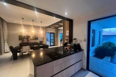 Chalet de 4 dormitorios en Hua Hin, Tailandia № 119019 - foto 8