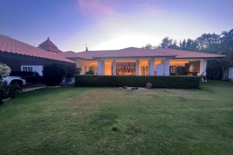 Chalet de 4 dormitorios en Hua Hin, Tailandia № 119019