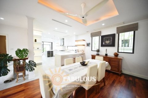 Chalet de 5 dormitorios en Bang Tao, Tailandia № 179301 - foto 8