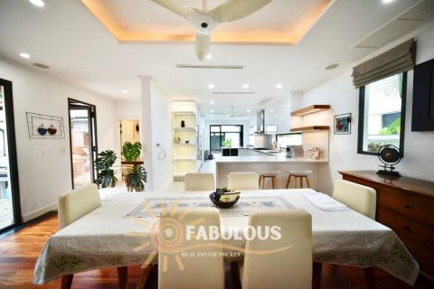 Chalet de 5 dormitorios en Bang Tao, Tailandia № 179301 - foto 6