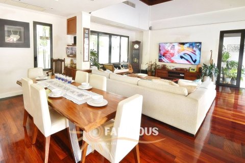 Chalet de 5 dormitorios en Bang Tao, Tailandia № 179301 - foto 10