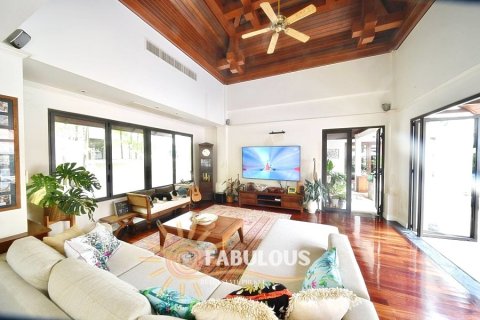 Chalet de 5 dormitorios en Bang Tao, Tailandia № 179301 - foto 4