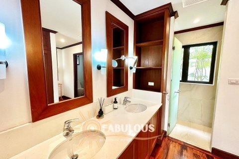 Chalet de 5 dormitorios en Bang Tao, Tailandia № 179301 - foto 7