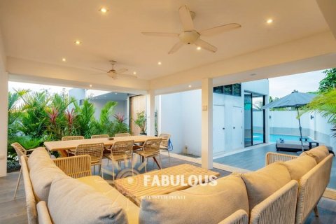 Villa in Bang Tao, Thailand 4 bedrooms № 179302 - photo 2