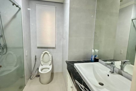Condominio de 1 dormitorio en Khlong San, Bangkok, Tailandia № 172969 - foto 9