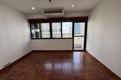 Condominio de 3 dormitorios en Khlong Toei, Bangkok, Tailandia № 134404 - foto 10