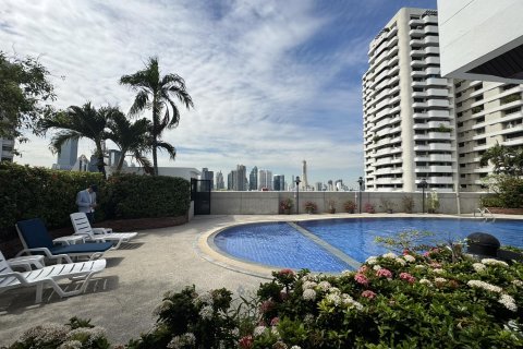 Condominio de 3 dormitorios en Khlong Toei, Bangkok, Tailandia № 134404 - foto 13
