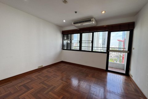 Condominio de 3 dormitorios en Khlong Toei, Bangkok, Tailandia № 134404 - foto 16