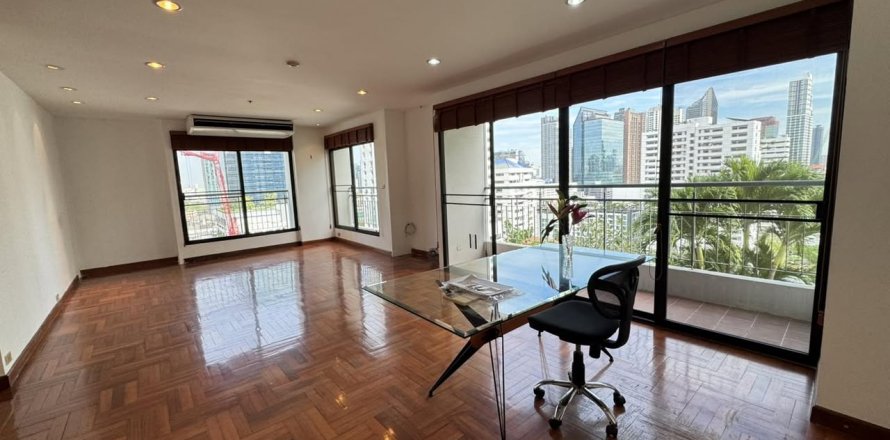 Condominio de 3 dormitorios en Khlong Toei, Bangkok, Tailandia № 134404