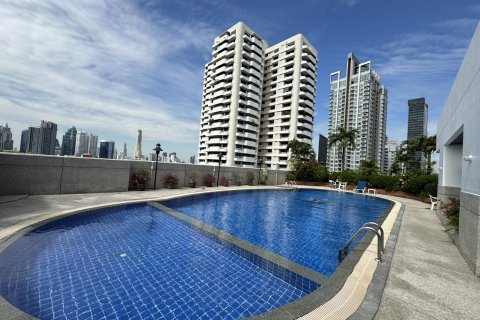Condominio de 3 dormitorios en Khlong Toei, Bangkok, Tailandia № 134404 - foto 26