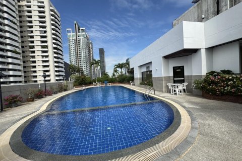 Condominio de 3 dormitorios en Khlong Toei, Bangkok, Tailandia № 134404 - foto 3