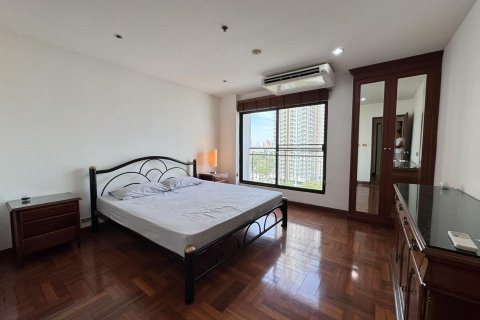 Condominio de 3 dormitorios en Khlong Toei, Bangkok, Tailandia № 134404 - foto 12