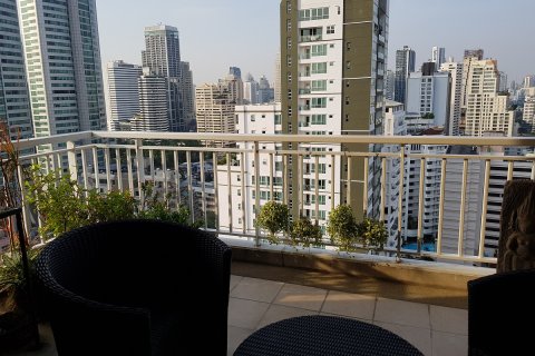 Condominio de 4 dormitorios en Watthana, Bangkok, Tailandia № 200514 - foto 3