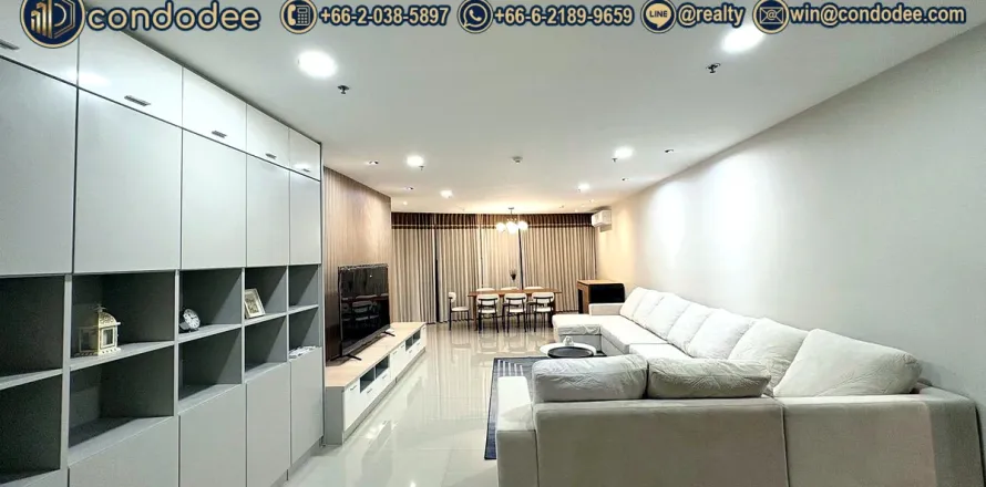 Condo in Watthana, Bangkok, Thailand, 3 bedrooms № 200517