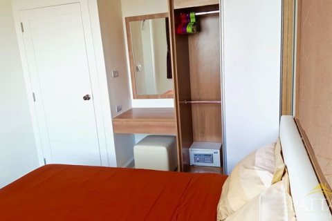Condominio de 1 dormitorio en Jomtien Beach, Pattaya, Tailandia № 204253 - foto 2