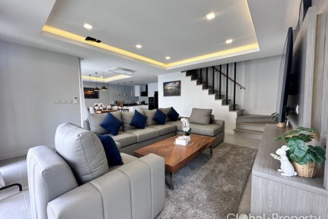 Casa de 4 dormitorios en Pattaya, Tailandia № 153746 - foto 5