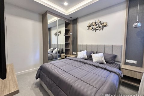 Casa de 4 dormitorios en Pattaya, Tailandia № 153746 - foto 15