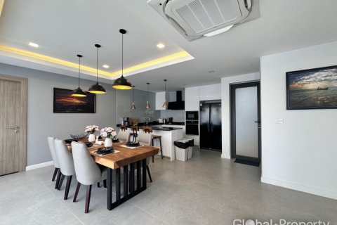 Casa de 4 dormitorios en Pattaya, Tailandia № 153746 - foto 6