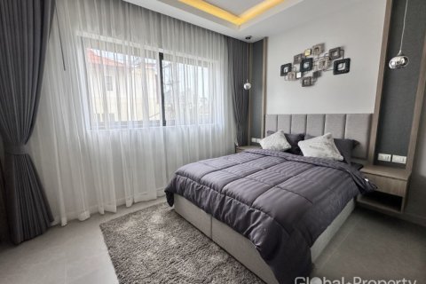 Casa de 4 dormitorios en Pattaya, Tailandia № 153746 - foto 13