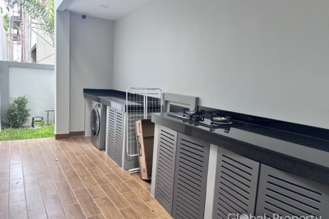 Casa de 4 dormitorios en Pattaya, Tailandia № 153746 - foto 17