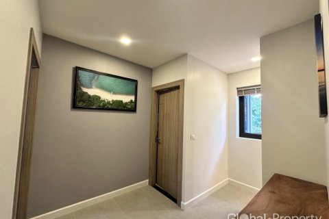 Casa de 4 dormitorios en Pattaya, Tailandia № 153746 - foto 11