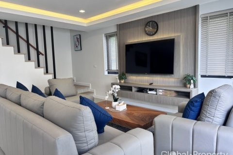 Casa de 4 dormitorios en Pattaya, Tailandia № 153746 - foto 4