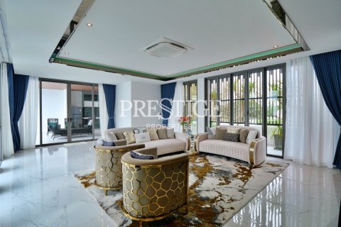 Casa de 6 dormitorios en Pattaya, Tailandia № 198387 - foto 5