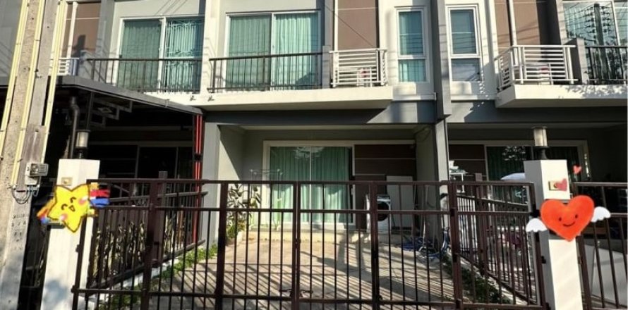Casa de 3 dormitorios en Pattaya, Tailandia № 205409