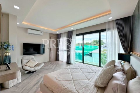 Casa de 5 dormitorios en Pattaya, Tailandia № 233452 - foto 13