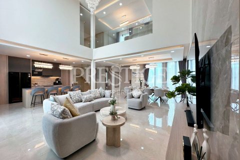 Casa de 5 dormitorios en Pattaya, Tailandia № 233452 - foto 3