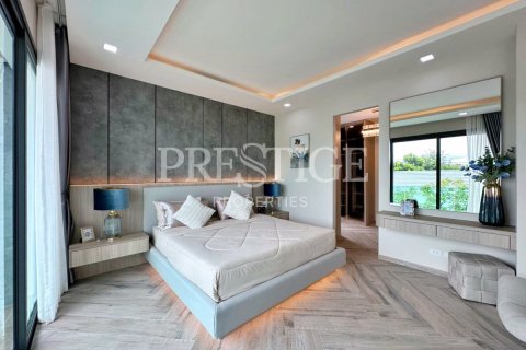 Casa de 5 dormitorios en Pattaya, Tailandia № 233452 - foto 12
