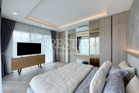 Casa de 5 dormitorios en Pattaya, Tailandia № 233452 - foto 18