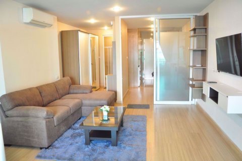 Condominio de 2 dormitorios en Wang Thonglang, Bangkok, Tailandia № 55297