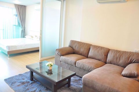 Condominio de 2 dormitorios en Wang Thonglang, Bangkok, Tailandia № 55297 - foto 3
